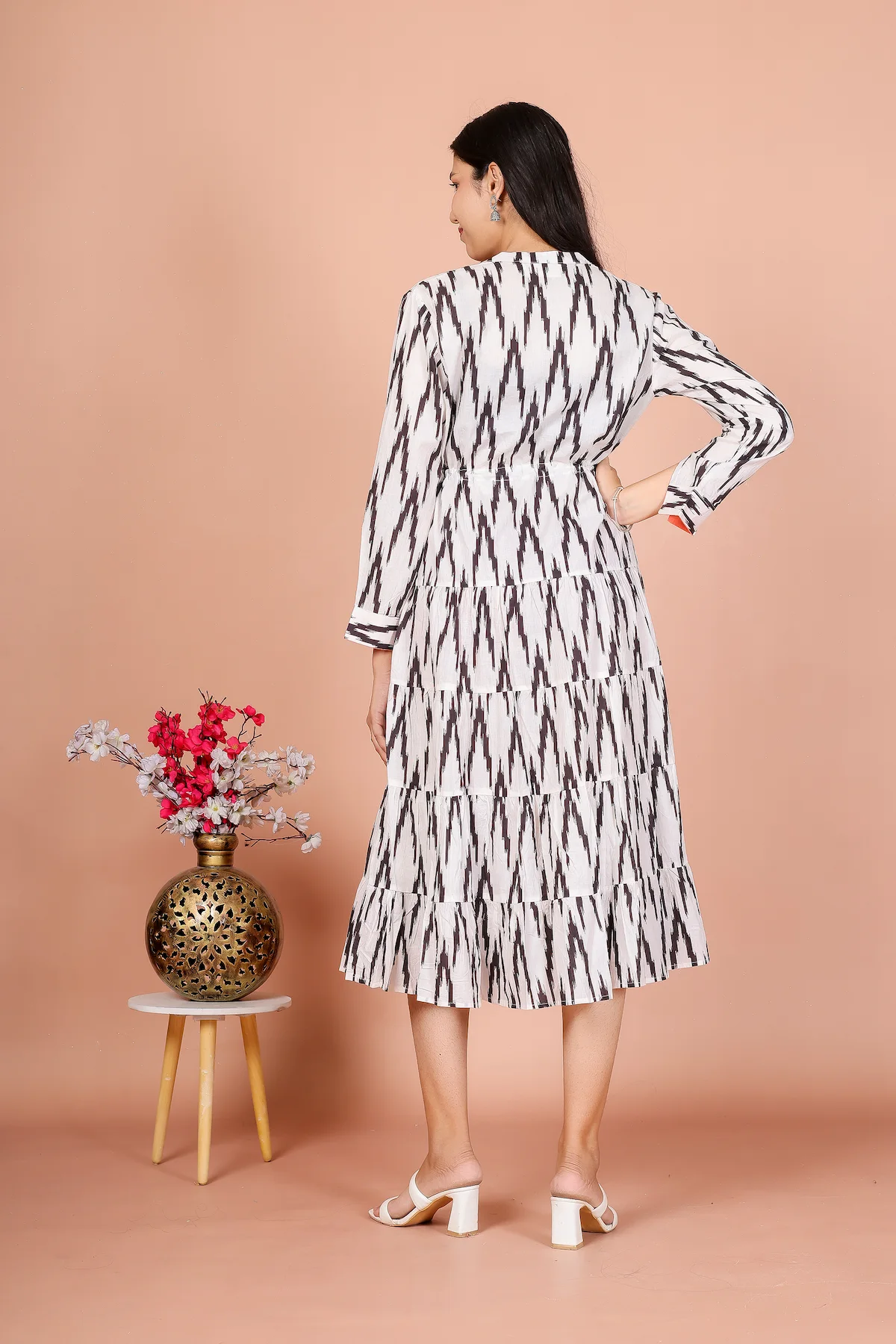 Black & White Abstract Printed Tiered Midi Dress – Heritage Textiles